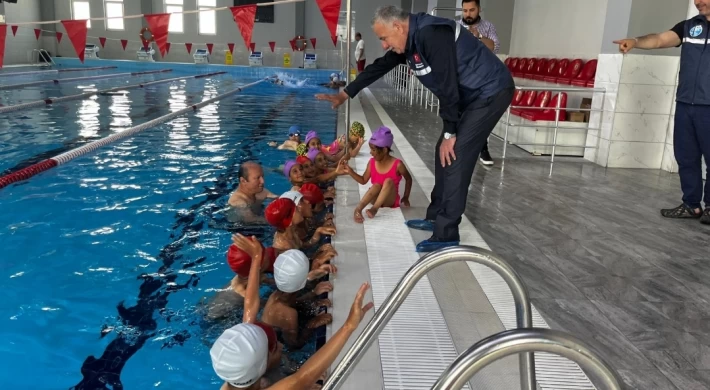 Başkan Yılmaz depremin yaralarını sporla iyileştiriyor