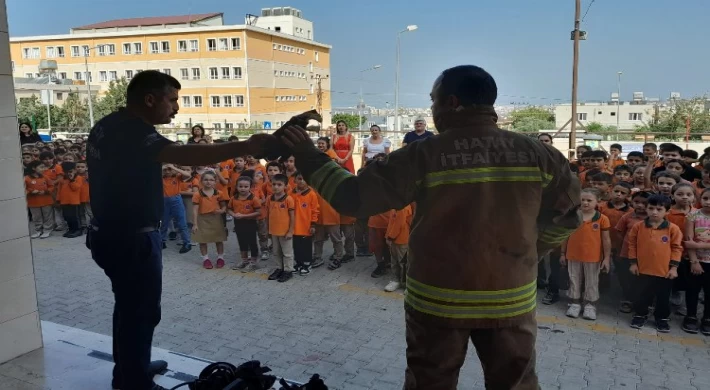 Hatay’da çocuklar meslekleri tanıyor