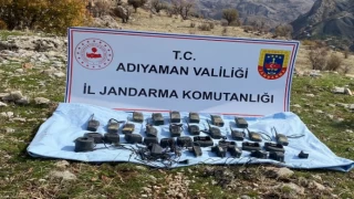 Adıyaman’da teröristlerin kullandığı çok sayıda telsiz ele geçirildi