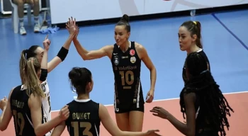 VakıfBank, Sarıyer deplasmanında set vermedi