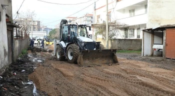 Edremit’te yol seferberliği: 14 ekip aynı anda sahada